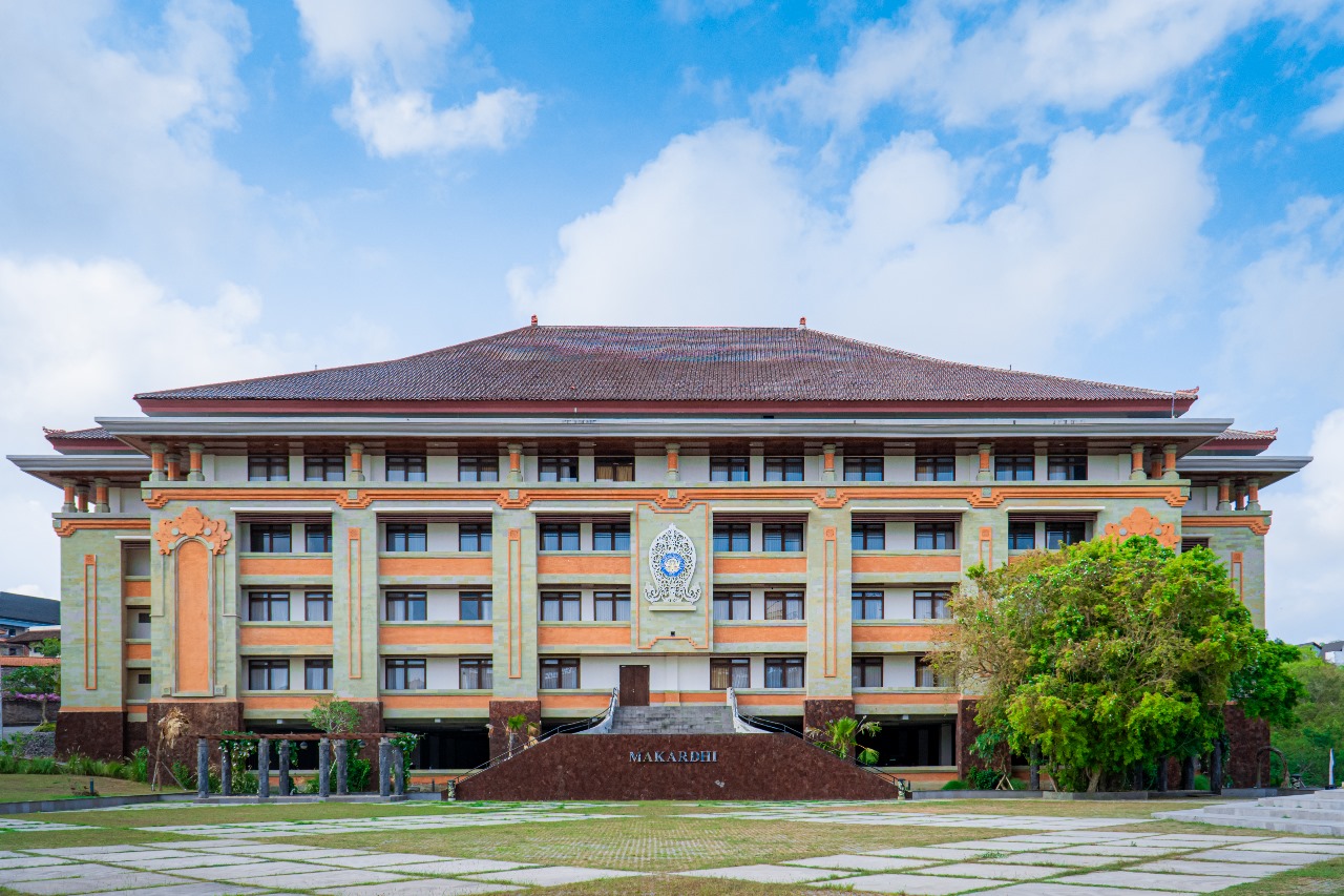 Pengecatan Baru Poltekpar Bali Tahun 2023